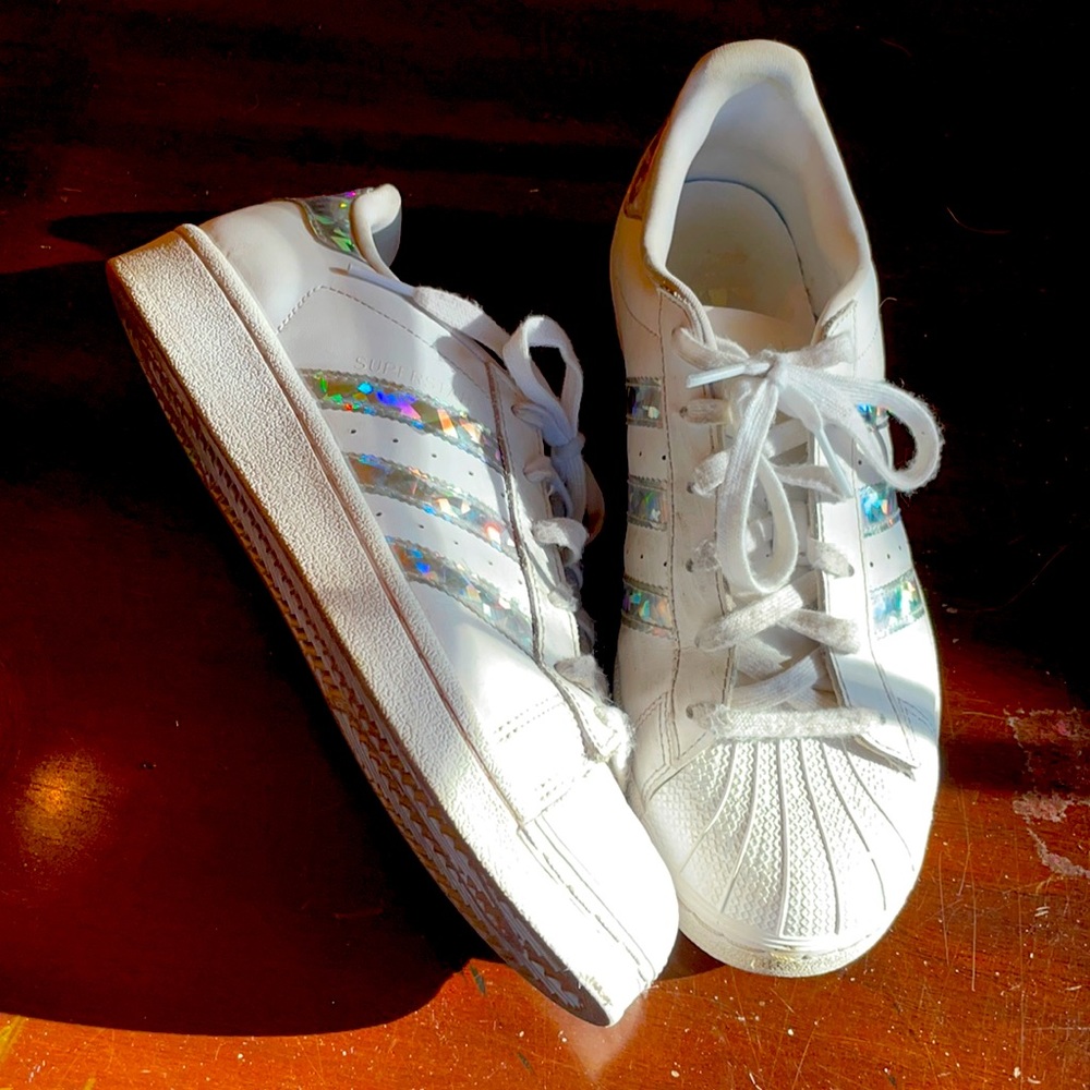 Kids/Women’s ADIDAS Superstar clamshell tennis shoes 6 1/2 kids or 8 1/2 womens
